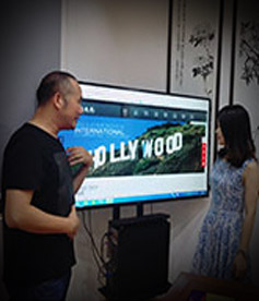 感謝電影制作公司胡導(dǎo)演遠(yuǎn)從廣州來(lái)到我公司交流網(wǎng)站，我們定全力以赴，不負(fù)使命，幫您把網(wǎng)絡(luò)營(yíng)銷(xiāo)落地。